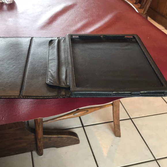 ๐iPad 2๐ Coach signature leather iPad case - Picture 5 of 11